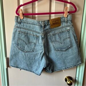 Vintage Levi’s Button Fly High Rise Denim Shorts 14 Reg